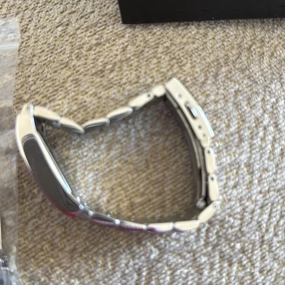 EUC Guess Women’s Black Dial Silver Bracelet Watch, with box - Picture 5 of 14